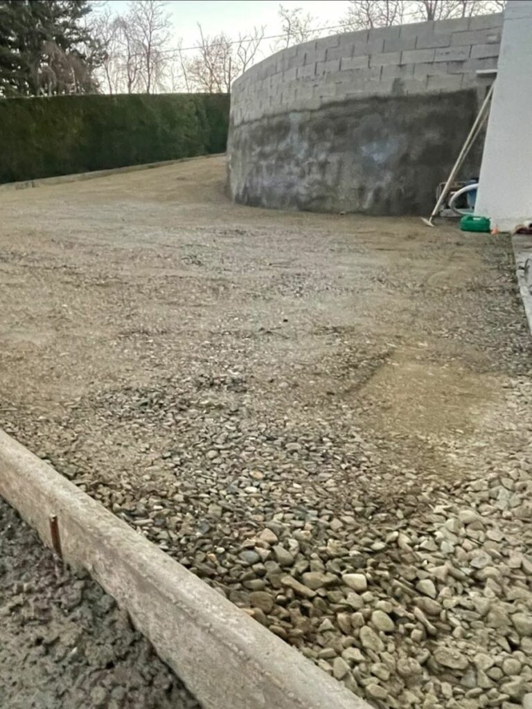 Photographie d'un mur en blocs à bancher